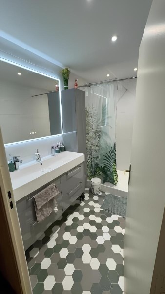 Rénovation salle de bain moderne et fonctionnelle, notre dernière réalisation